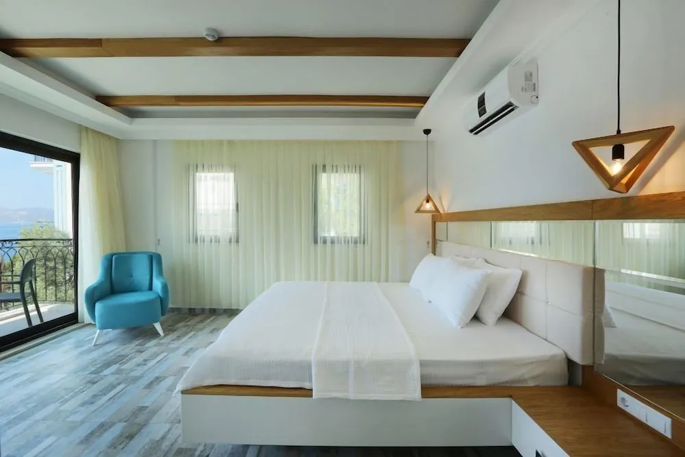 Deluxe Room with Sea View & Jacuzzi
