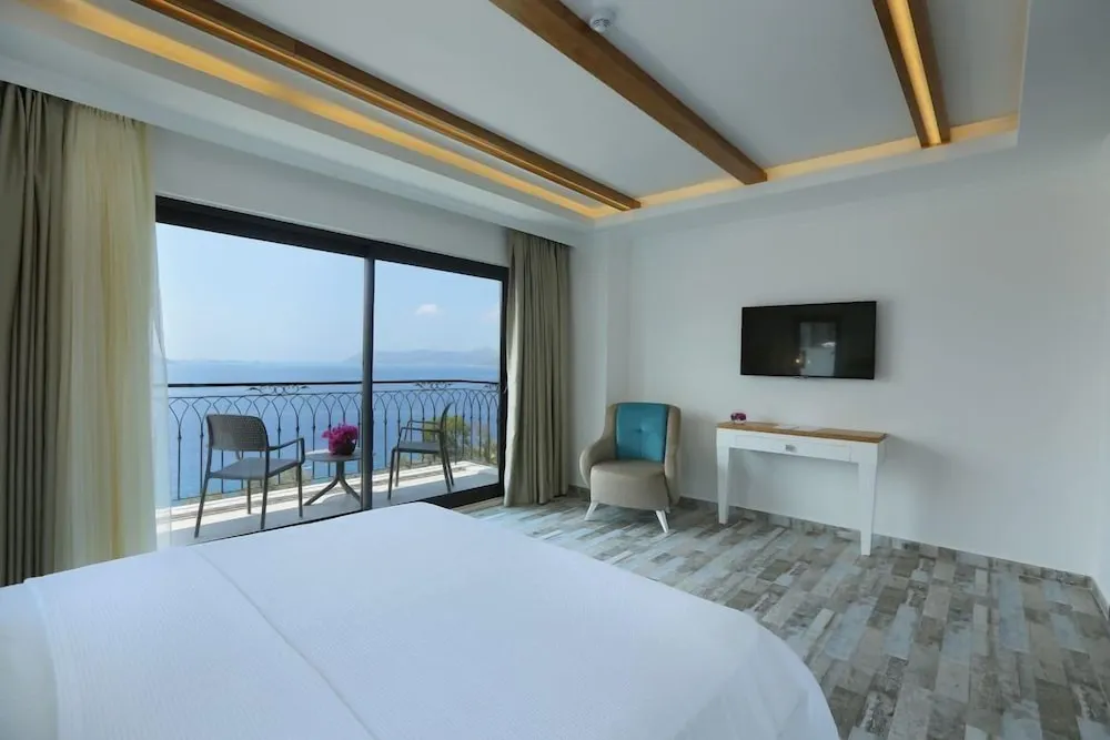 Deluxe Room with Sea View & Jacuzzi
