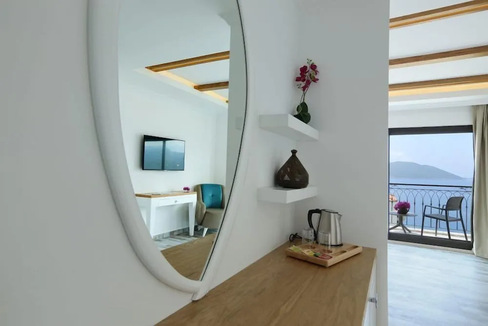 Deluxe Room with Sea View & Jacuzzi