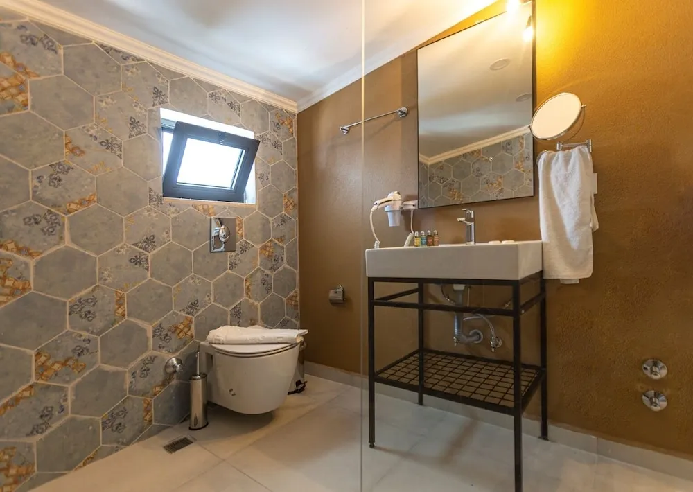 Honeymoon Room with Sea View & Jacuzzi 2