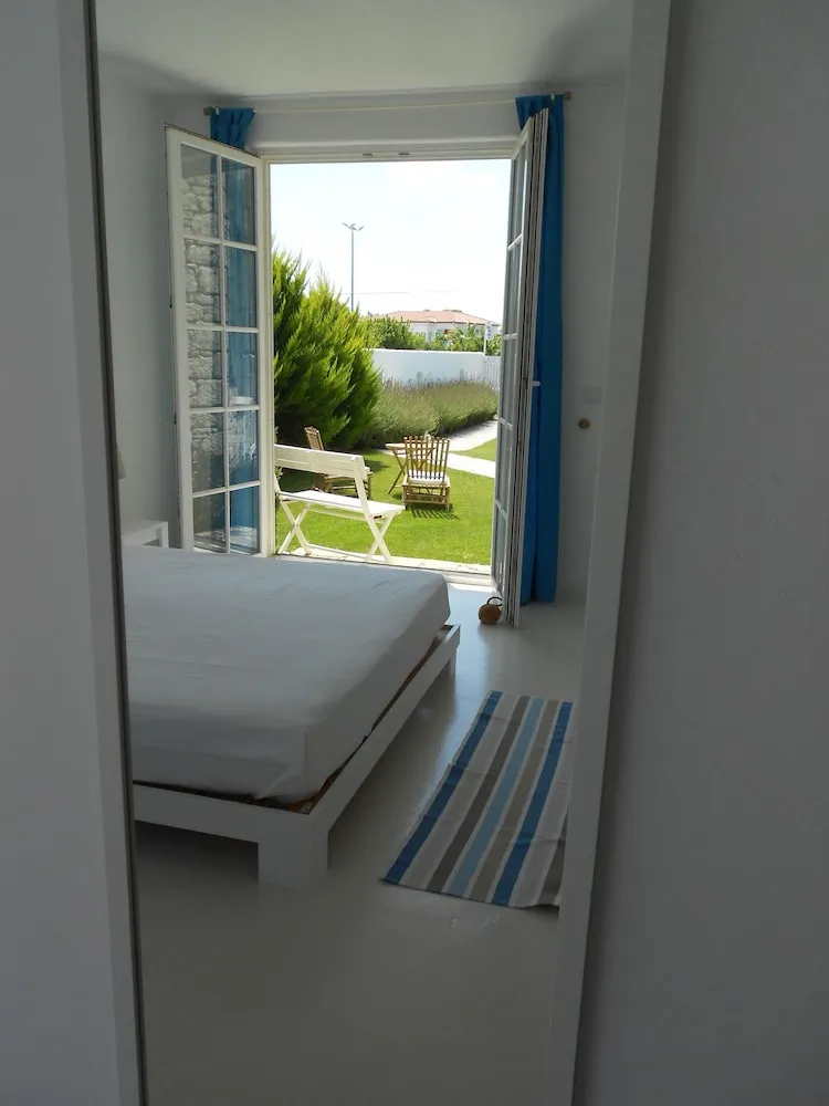 Tek Büyük Yataklı Oda, Havuz Manzaralı, Zemin Kat