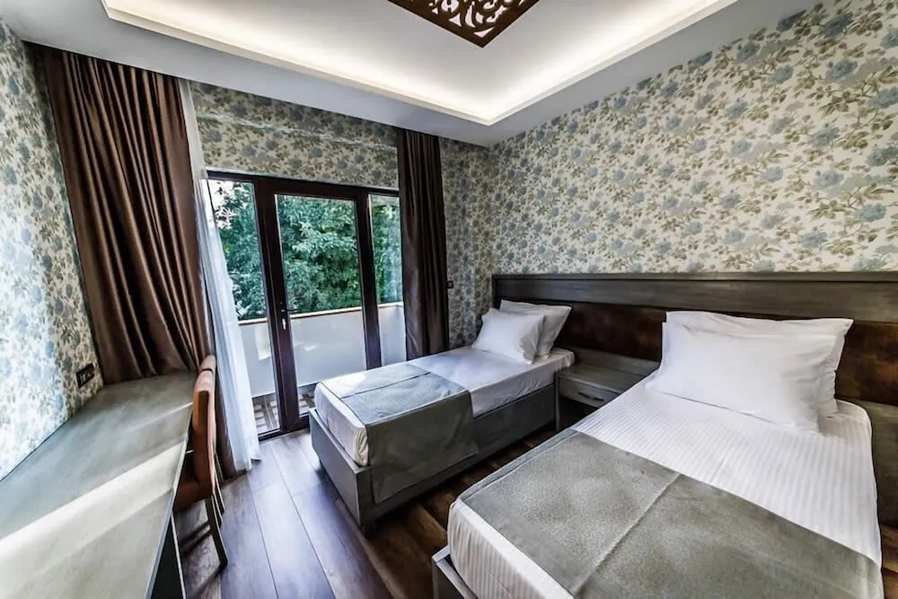 Tek Büyük veya İki Ayrı Yataklı Oda, Dağ Manzaralı