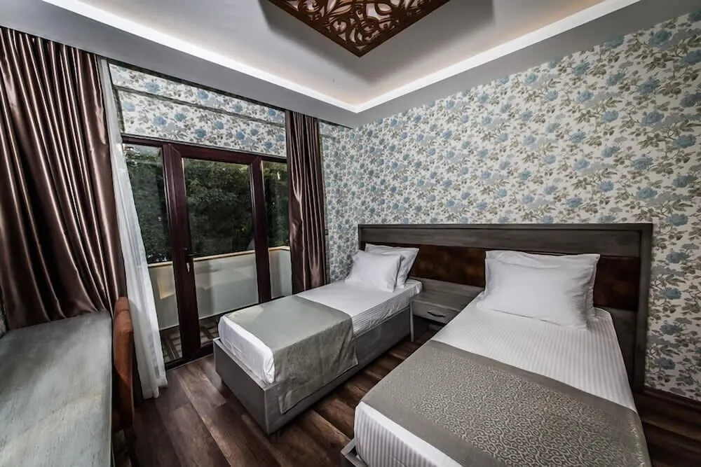 Tek Büyük veya İki Ayrı Yataklı Oda, Dağ Manzaralı