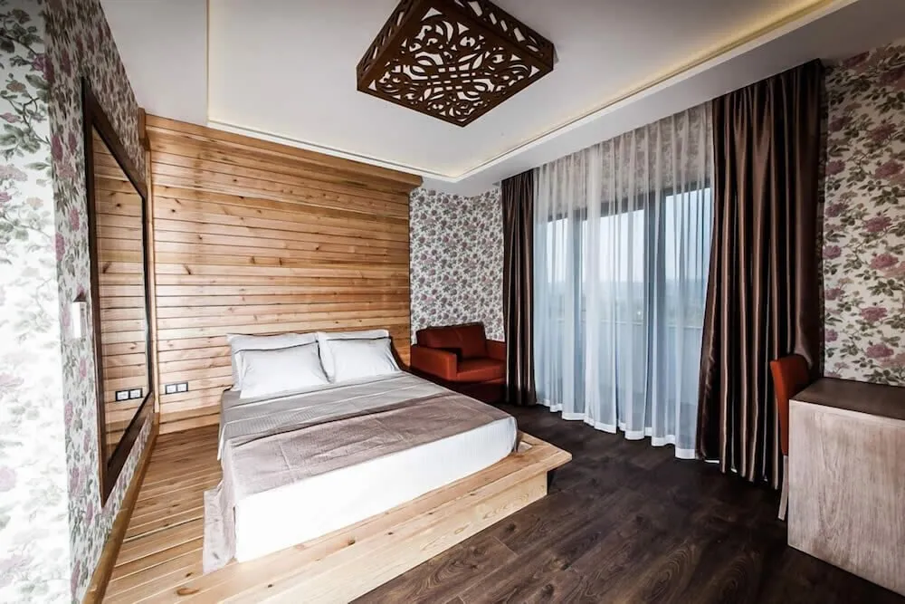 Deluxe Tek Büyük Yataklı Oda, Göl Manzaralı
