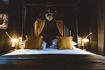 Impossible Motel