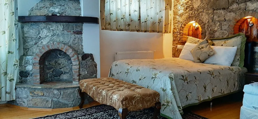 Economy Tek Büyük veya İki Ayrı Yataklı Oda, Kısmi Göl Manzaralı