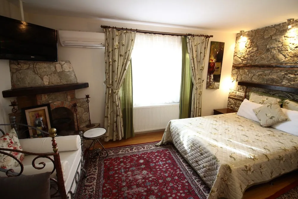 Economy Tek Büyük veya İki Ayrı Yataklı Oda, Kısmi Göl Manzaralı