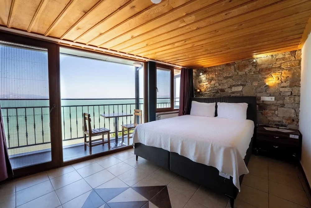 Premium Tek Büyük Yataklı Oda, Göl Manzaralı