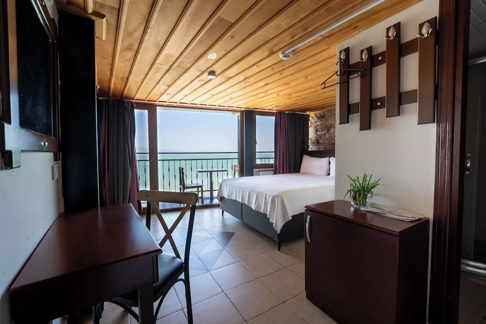 Premium Tek Büyük Yataklı Oda, Göl Manzaralı