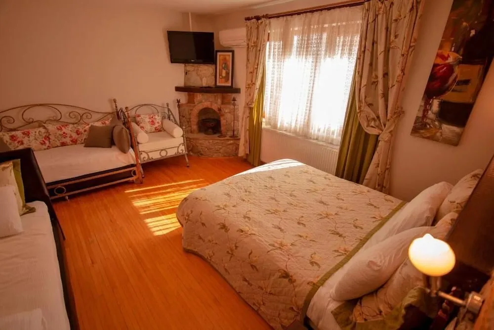 Dört Kişilik Oda, Kısmi Göl Manzaralı