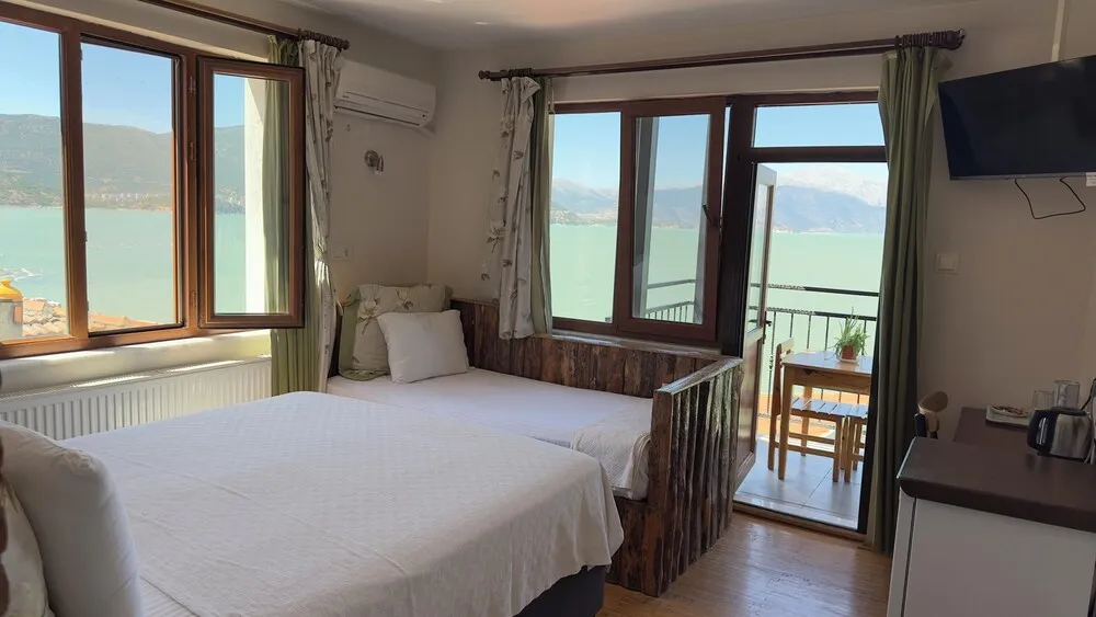 Çift Kişilik veya İki Yataklı Oda, Göl Manzaralı