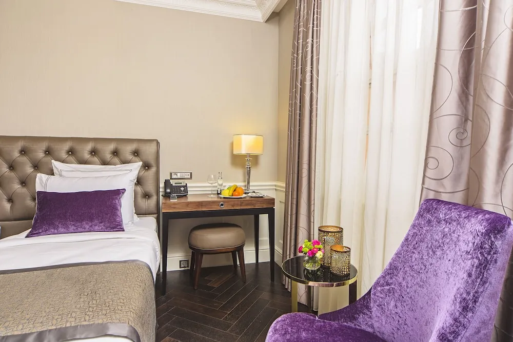 Deluxe Oda, 1 Büyük (Queen) Boy Yatak, Ek Bina