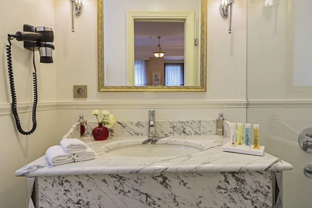 Deluxe Üç Kişilik Oda, 1 Yatak Odası