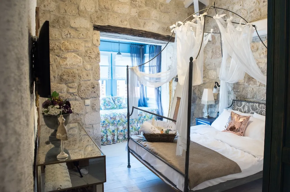 Deluxe Üç Kişilik Oda, Sigara İçilmez, Şehir Manzaralı