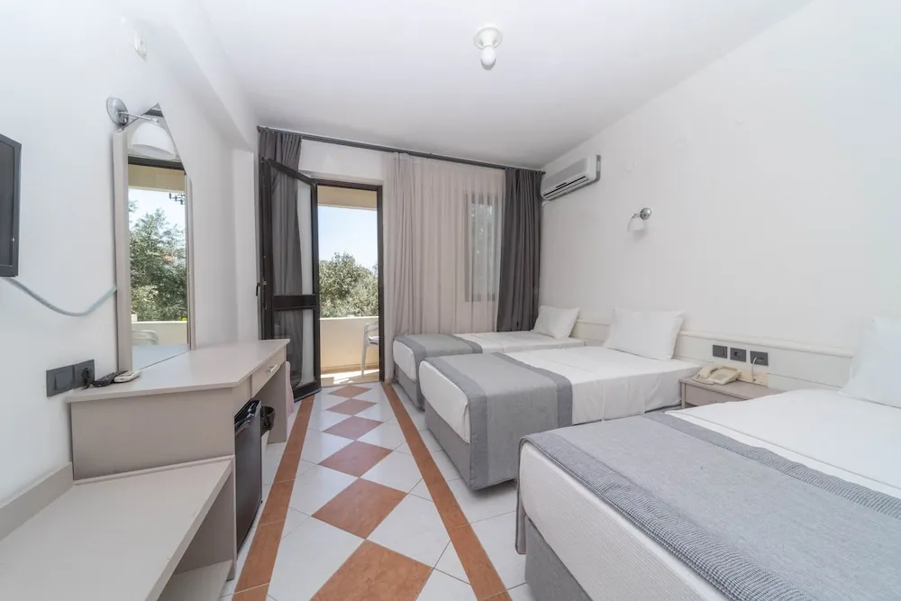 Economy Üç Kişilik Oda, Balkon