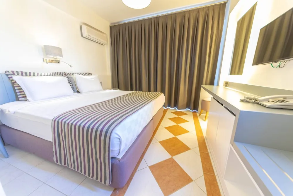 Deluxe Oda, 1 Çift Kişilik veya 2 Tek Kişilik Yatak, Balkon, Deniz Manzaralı