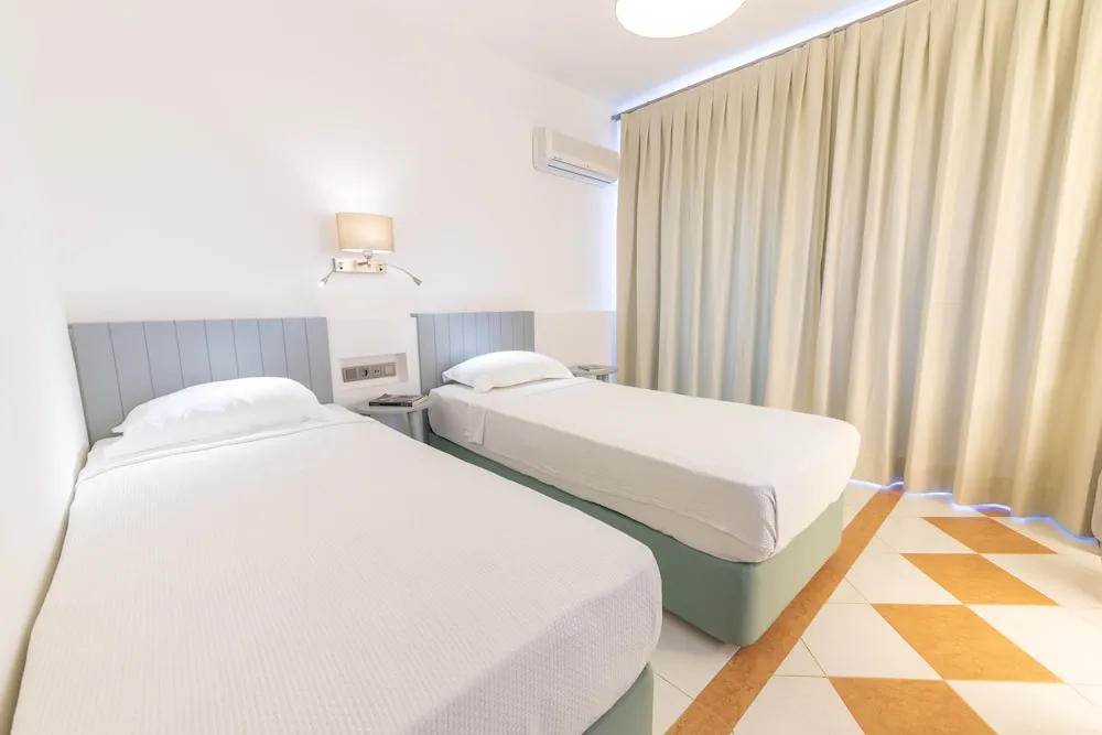 Deluxe Oda, 1 Çift Kişilik veya 2 Tek Kişilik Yatak, Balkon, Deniz Manzaralı