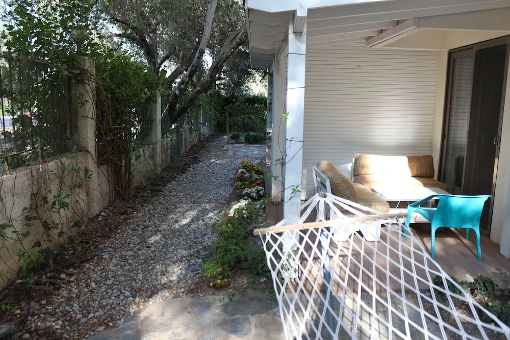 Tek Büyük Yataklı Oda, Bahçeli