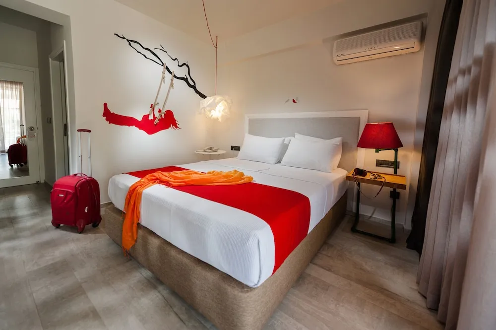 Tek Kişilik Oda, Bahçeli