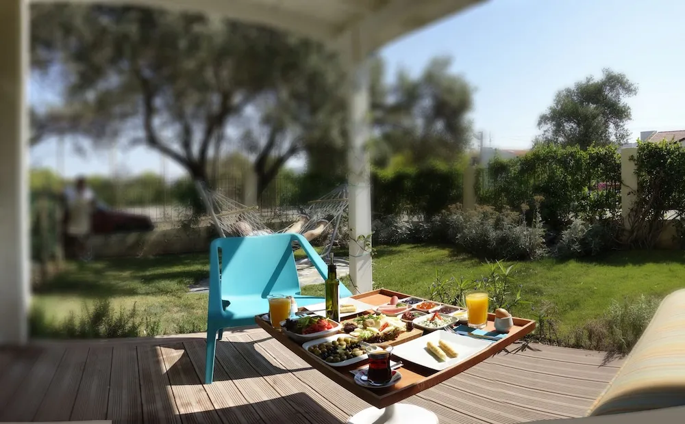 Tek Kişilik Oda, Bahçeli