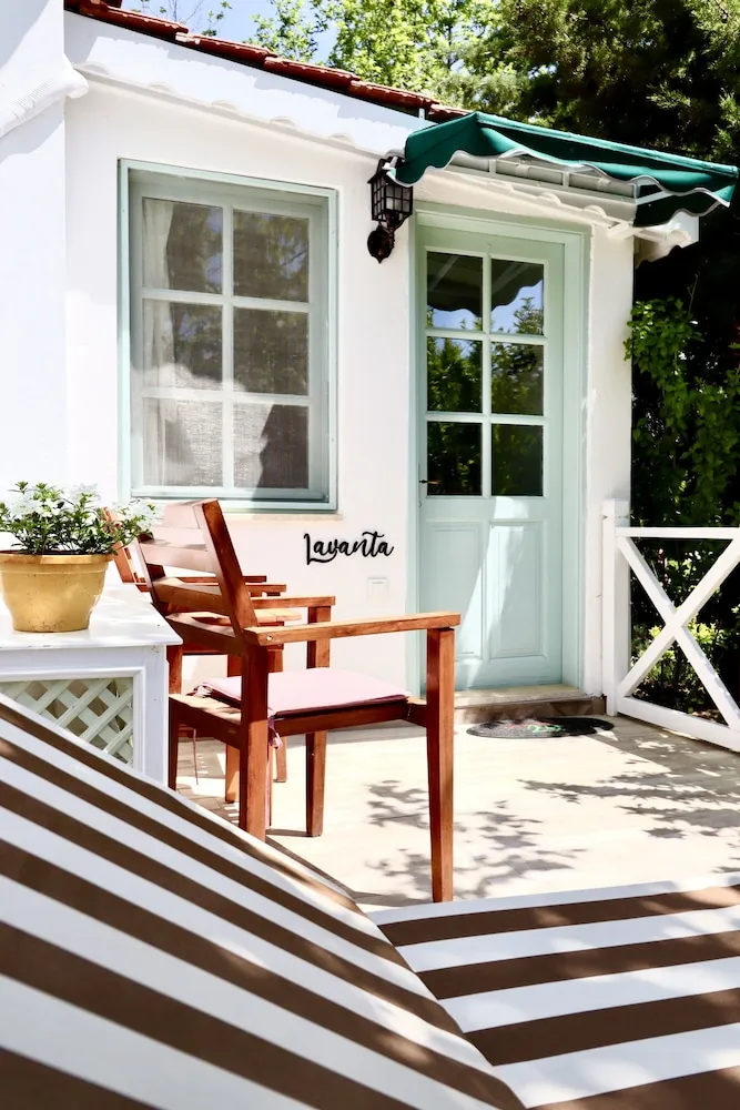 Tek Büyük Yataklı Oda, Veranda, Bahçe Manzaralı