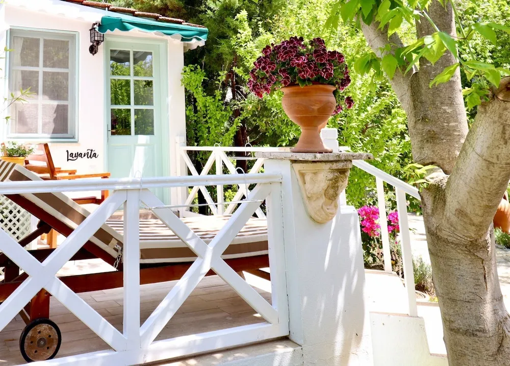 Tek Büyük Yataklı Oda, Veranda, Bahçe Manzaralı