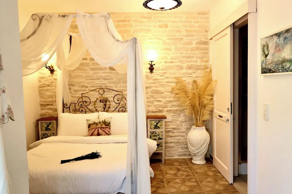 Tek Büyük Yataklı Oda, Veranda, Bahçe Manzaralı