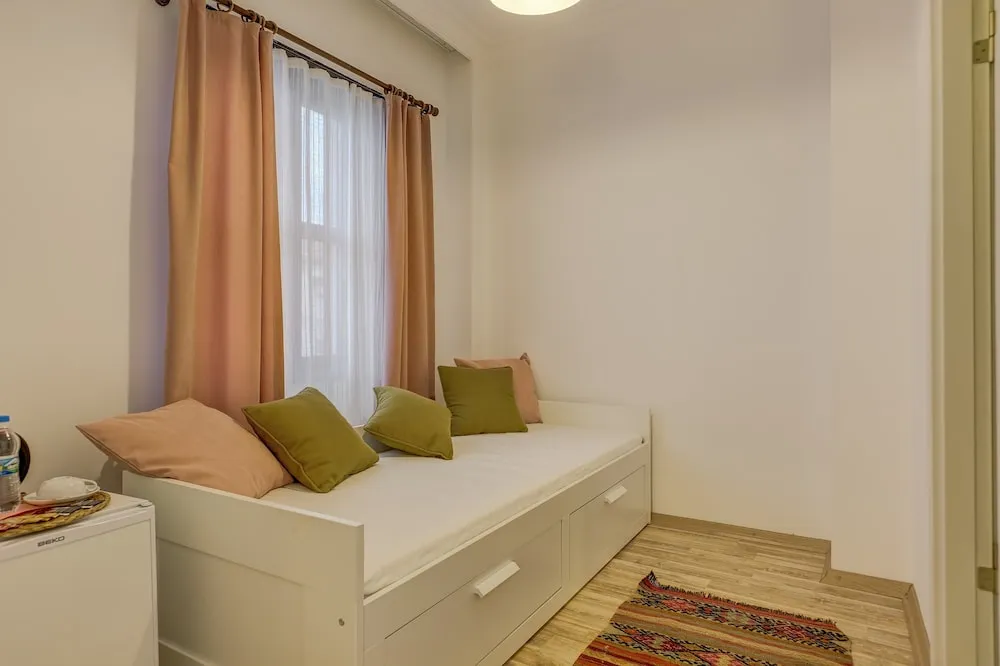 Comfort Tek Büyük Yataklı Oda