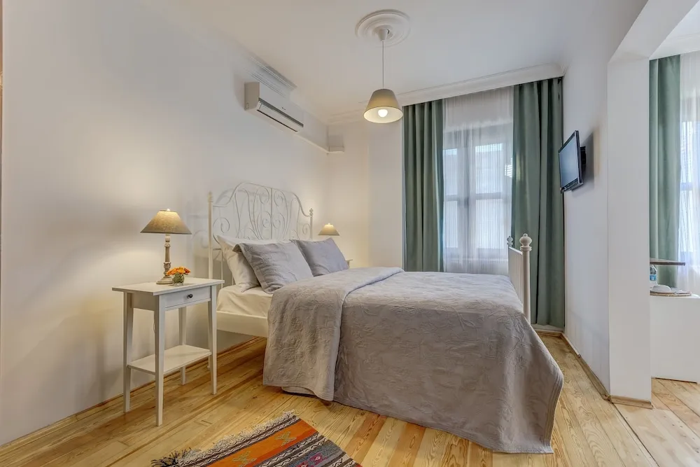 Comfort Tek Büyük Yataklı Oda