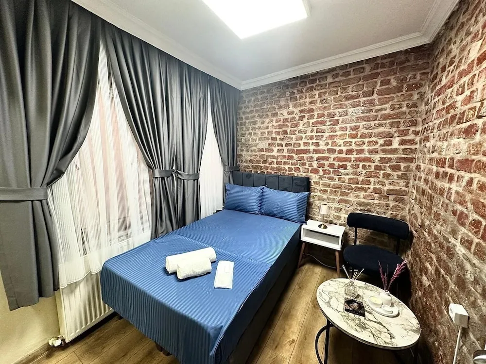 Basic Büyük Yataklı Tek Kişilik Oda