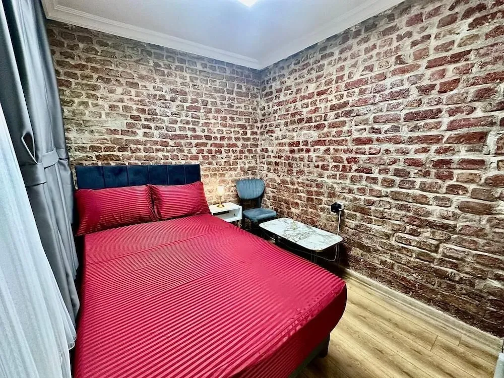 Basic Büyük Yataklı Tek Kişilik Oda
