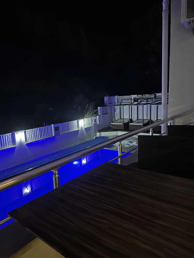 Deluxe Stüdyo, Balkon