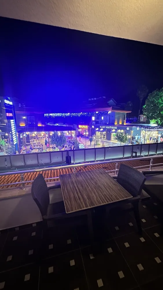 Deluxe Stüdyo, Balkon