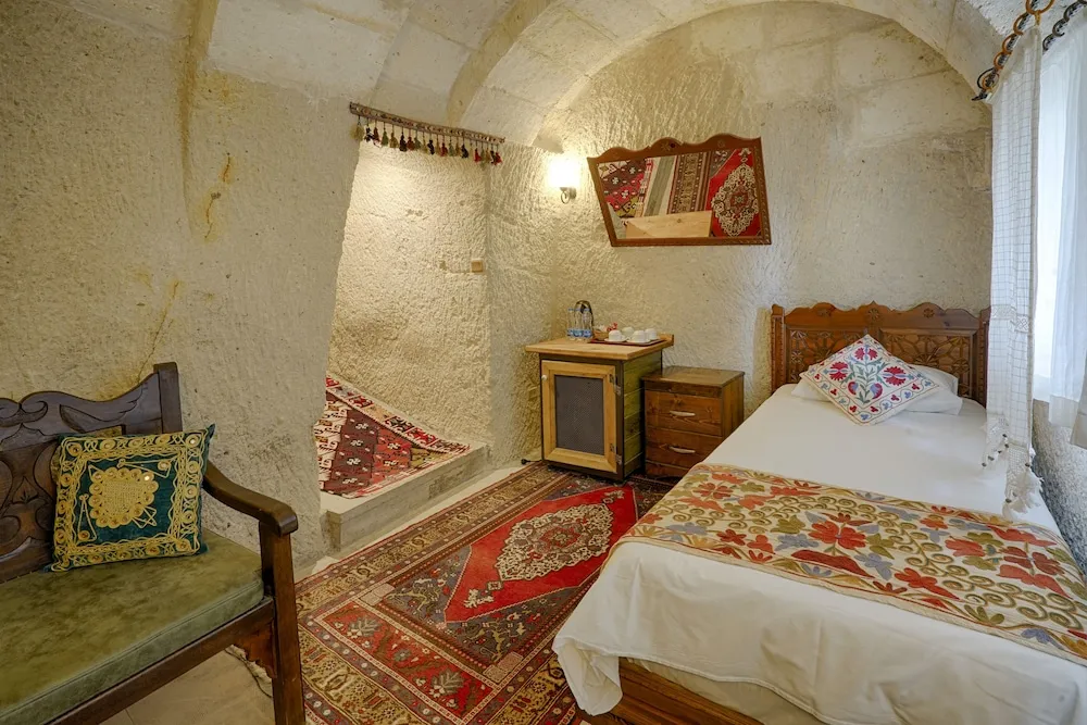 Cave Suite, Hill View