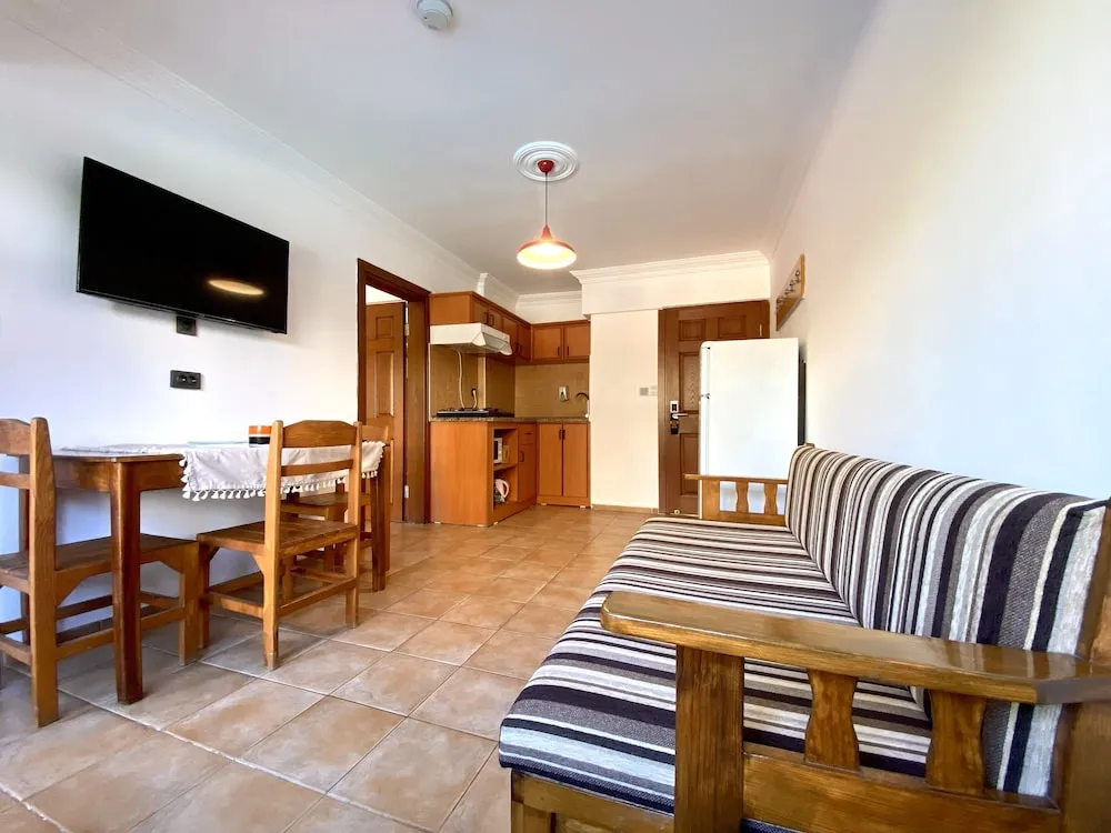 Apart Daire, Havuz Manzaralı