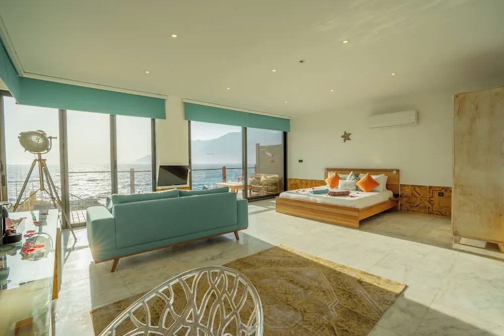 Honeymoon Oda, Sıcak Su Küveti, Denize Sıfır