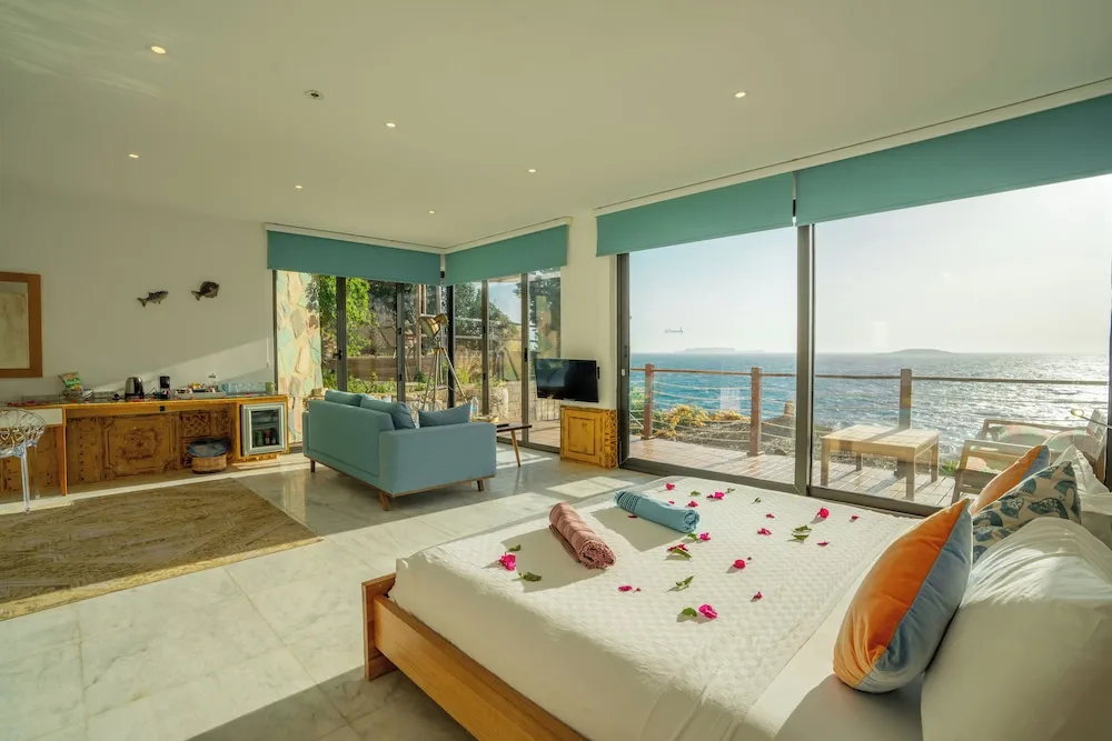 Honeymoon Oda, Sıcak Su Küveti, Denize Sıfır