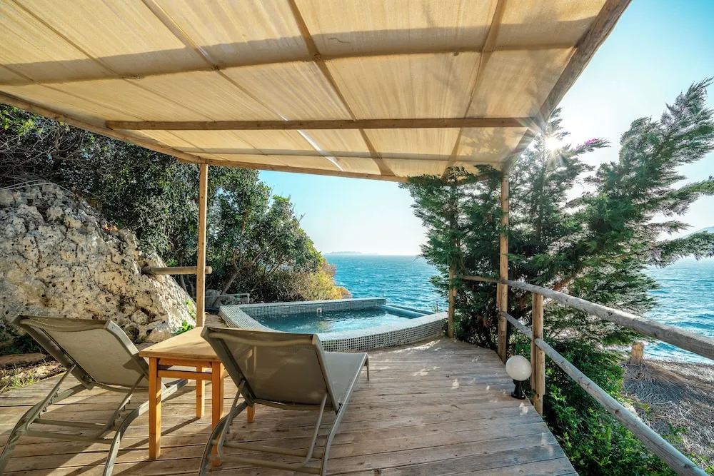 Honeymoon Oda, Sıcak Su Küveti, Denize Sıfır