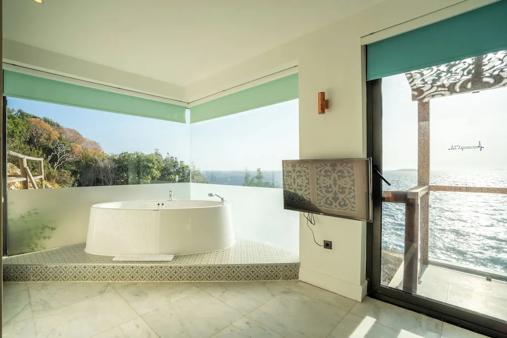 Luxury Oda, Sıcak Su Küveti, Deniz Manzaralı