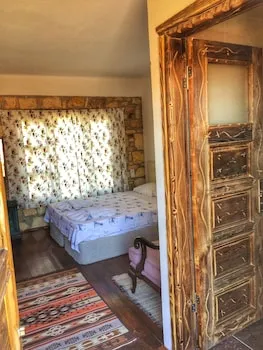 Parmis Boutique House