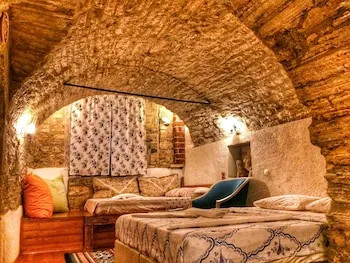 Parmis Boutique House