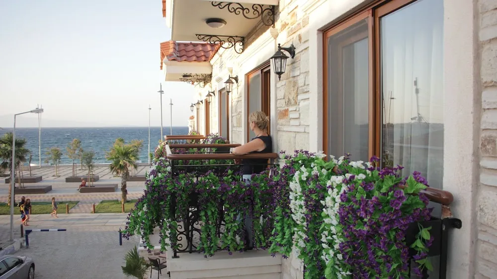 Luxury Oda Kısmı Deniz Manzaralı Balkonlu