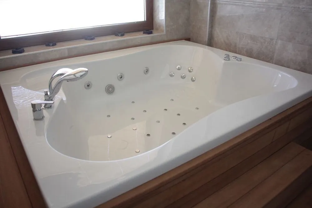 Deluxe Tek Büyük Yataklı Oda, Sıcak Su Küveti, Deniz Manzaralı