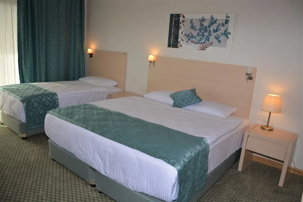 Family Üç Kişilik Oda, Şehir Manzaralı