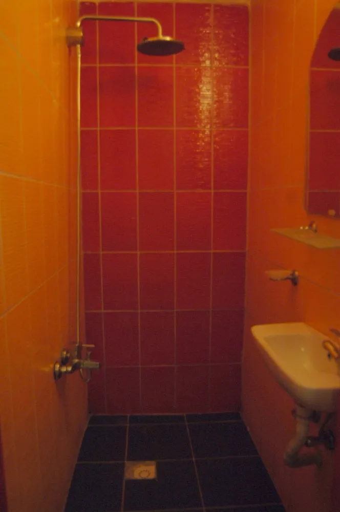 Tek Kişilik Oda, Ortak Banyo