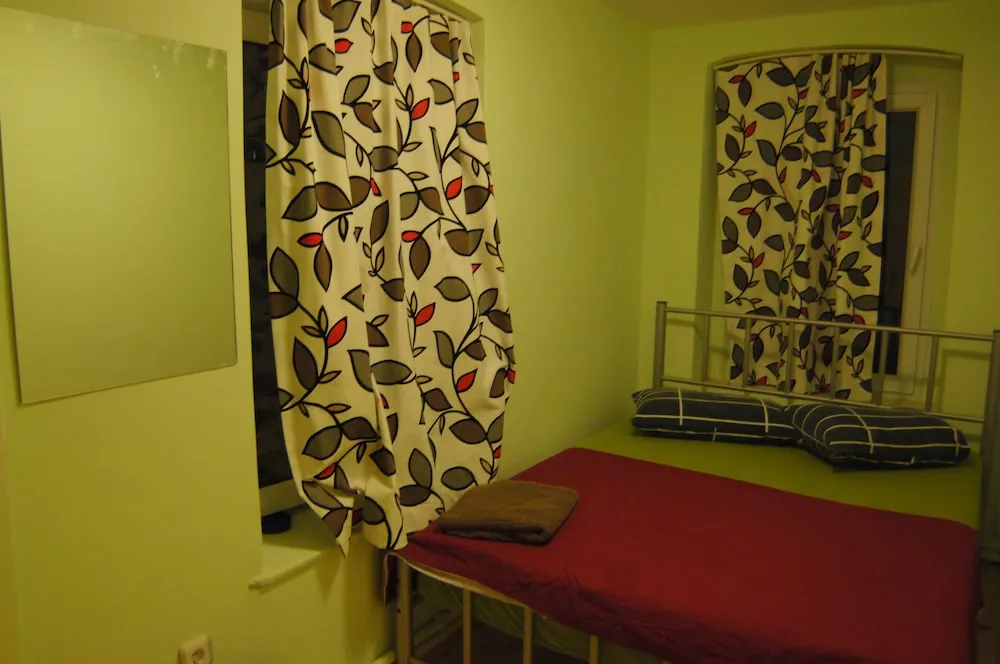 Tek Kişilik Oda, Ortak Banyo