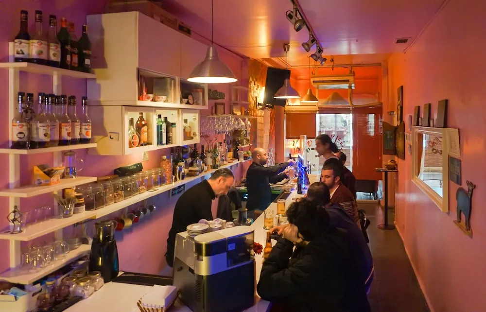 Chilloutlya Hostel&Bar