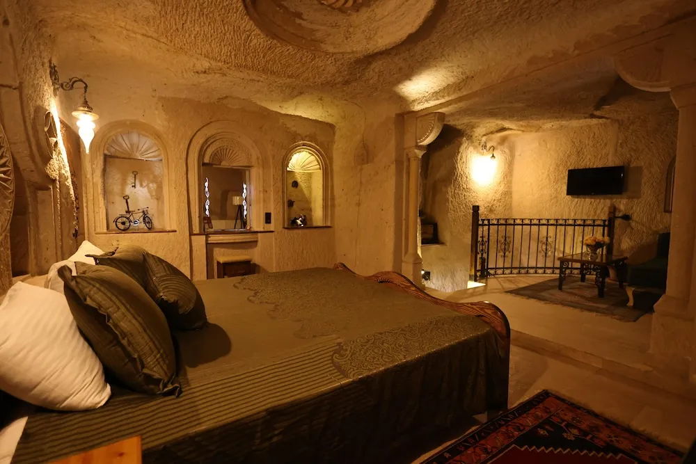 Superior Cave Suite