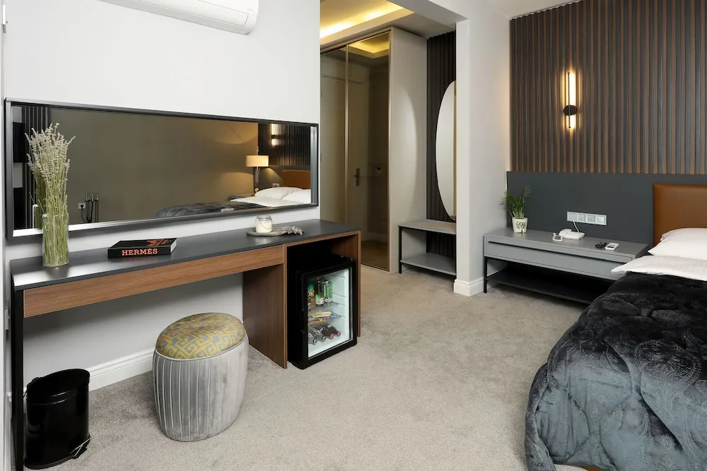 Luxury Oda