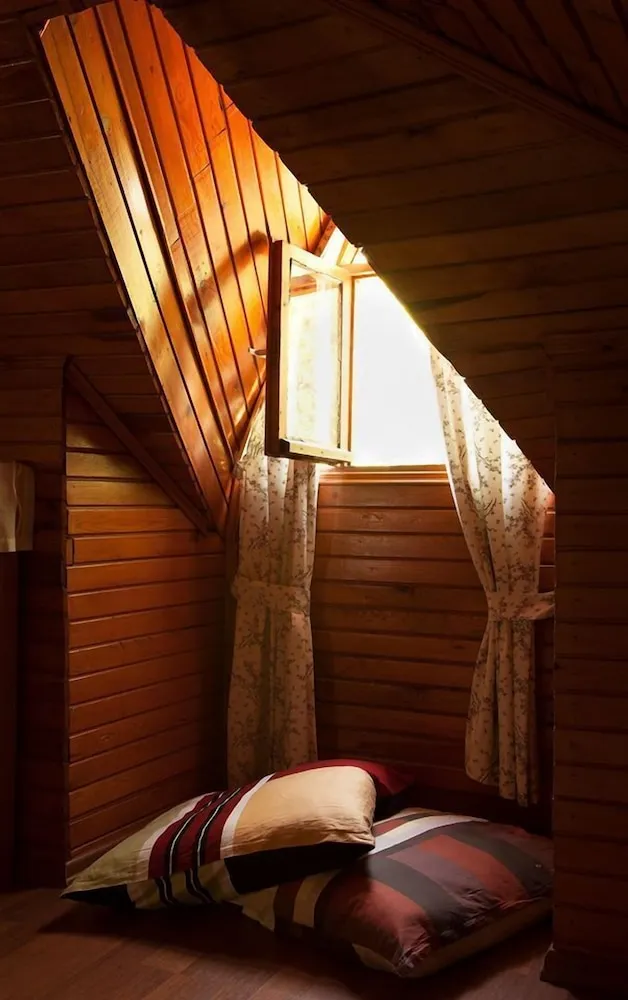 Üç Kişilik Oda (Attic)